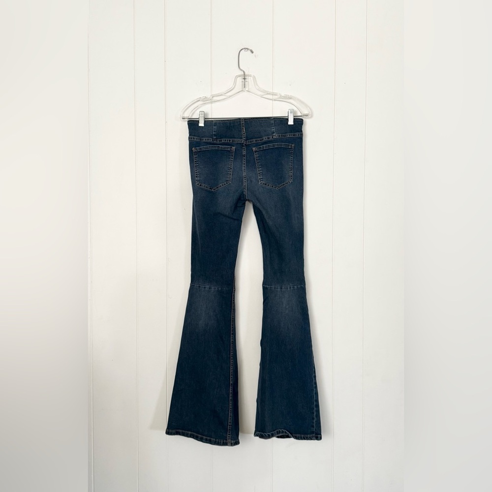 Free People We The Free Penny Pull-On Flare Jeans in Roll Of The Dice Size 27 - Picture 6 of 12